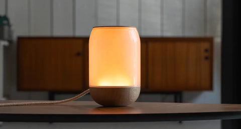 Lumière d'arits chaude qui simule le couché et le levé du soleil pour se plonger dans un environnement cocooning chaleureux et doux propice a la detente, à la lecture