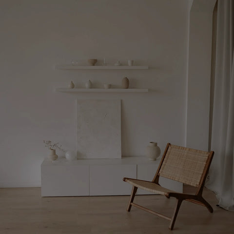 Une pièce sombre
